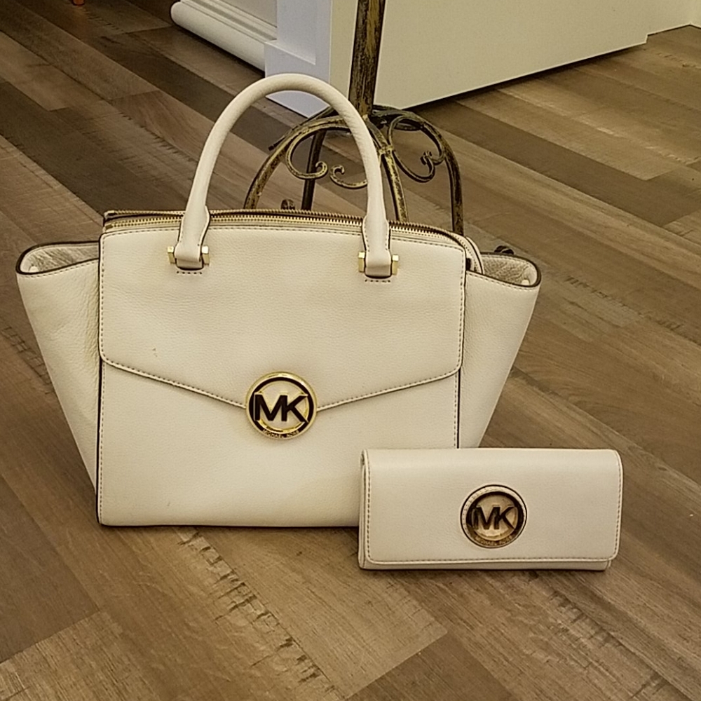 Michael Kors Beige Purse & Wallet Set – Gold MK Logo